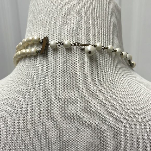Vintage Faux White Pearl Choker Necklace - Picture 3 of 4